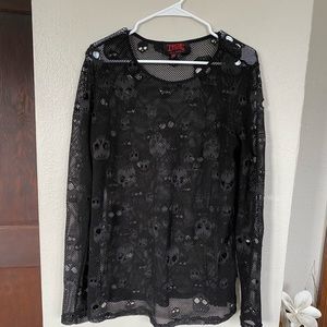 Unique Tripp mesh skull top.